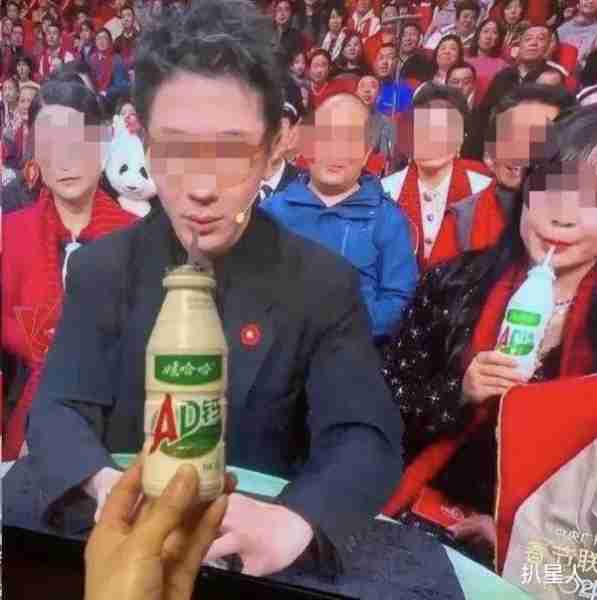 春晚爆火的“AD钙奶姐”，被央视封杀了？广告霸屏是该管一下了-第2张图片-九妖电影
