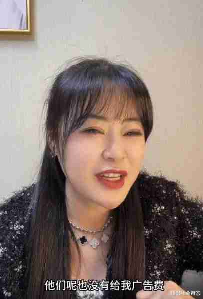 春晚狂喝AD钙奶的女子发声，否认网友的猜测，直言：就喜欢喝奶-第1张图片-九妖电影