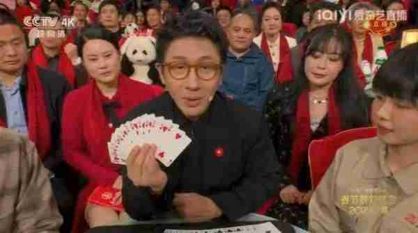 春晚狂喝AD钙奶的小姐姐，她到底是何方神圣？她本人出来澄清了！-第4张图片-九妖电影