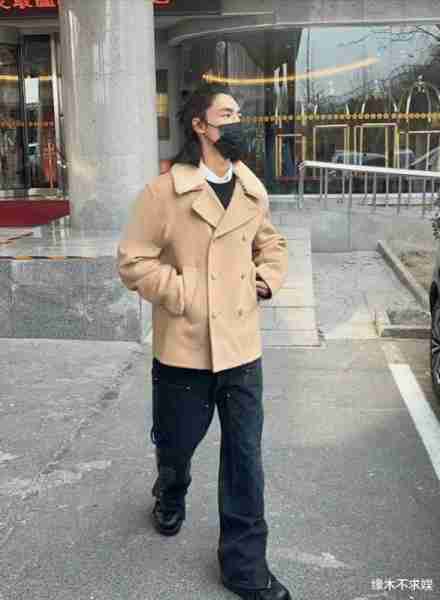 春晚第四次联排：关晓彤3万大衣搭配喜庆，刘诗诗糖果墨镜太抢镜-第13张图片-九妖电影