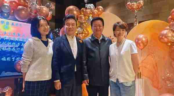 春晚老友记：周涛、董卿、张泽群，一“同框”回到过去！-第3张图片-九妖电影