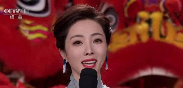 春晚舞台上最年轻的女主持,辞掉央视铁饭碗,李思思将何去何从?-第7张图片-九妖电影 春晚舞台上最年轻的女主持,辞掉央视铁饭碗,李思思将何去何从?-第7张图片-九妖电影