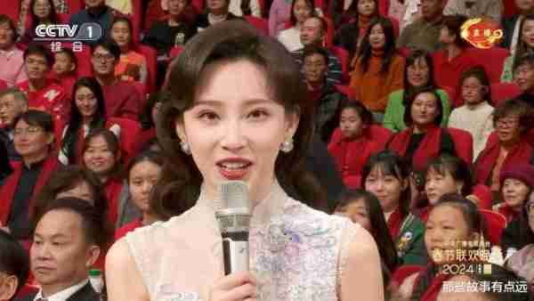 春晚舞台上的十位美女，张天爱惊艳众人，迪丽热巴美翻了-第3张图片-九妖电影