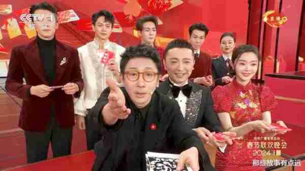 春晚舞台上的十位美女，张天爱惊艳众人，迪丽热巴美翻了-第2张图片-九妖电影