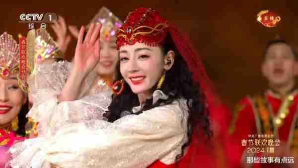 春晚舞台上的十位美女，张天爱惊艳众人，迪丽热巴美翻了-第10张图片-九妖电影