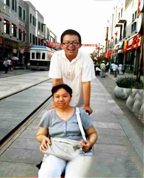春晚钉子户邵峰：陪妻子抗癌23年，花光积蓄仍不离不弃，如今怎样_1-第19张图片-九妖电影