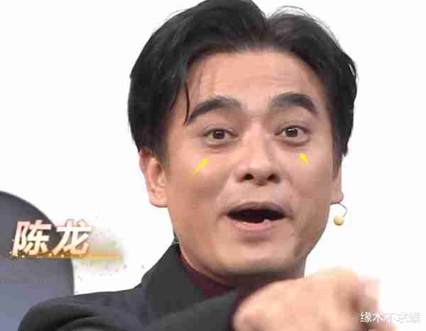 春晚高清镜头如照妖镜！唐嫣皱纹多、胡歌皮肤差、刘诗诗脸型奇怪-第19张图片-九妖电影