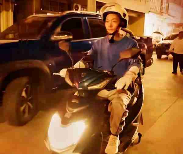 曾上央视春晚的知名男歌手醉酒溺亡,仅33岁,照片流出,细节被扒-第4张图片-九妖电影 曾上央视春晚的知名男歌手醉酒溺亡,仅33岁,照片流出,细节被扒-第4张图片-九妖电影