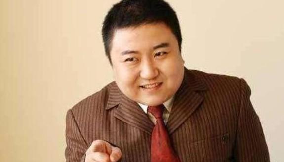 曾搭档冯巩上春晚爆火的他，为何一夜之间成了百万诈骗犯，锒铛入狱-第3张图片-九妖电影