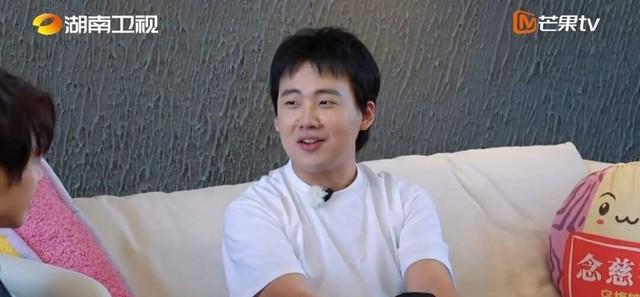 最近大火的真人秀《我们仨》里，郭麒麟竟然成了大家热议的焦点-第7张图片-九妖电影