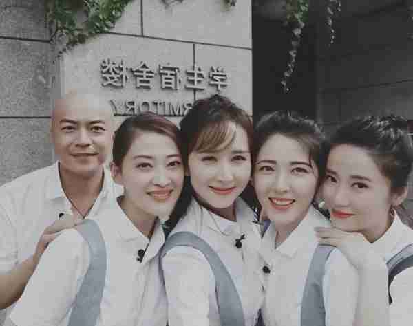 朱时茂30年前的春晚，谁注意到他身边的女孩？今火得一塌糊涂-第24张图片-九妖电影