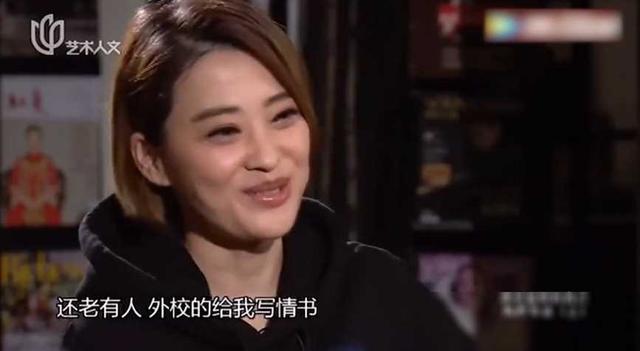 朱时茂30年前的春晚，谁注意到他身边的女孩？今火得一塌糊涂_1-第11张图片-九妖电影