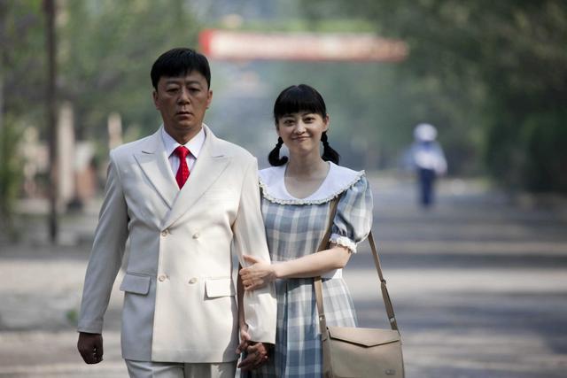 朱时茂30年前的春晚，谁注意到他身边的女孩？今火得一塌糊涂_1-第41张图片-九妖电影