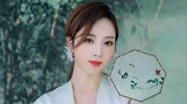 李思思从央视离职，奋斗13载主持春晚9次，离开后也要去带货了？-第7张图片-九妖电影