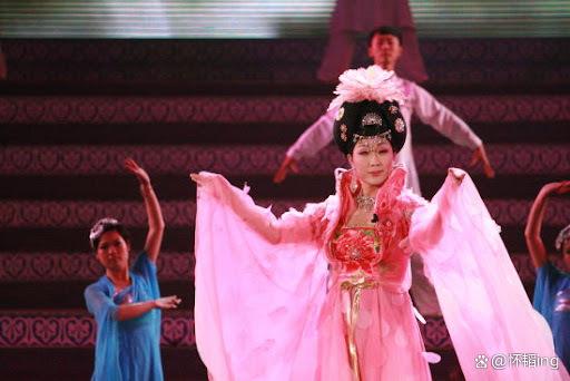 杨丽萍发视频怀念上届龙年春晚，李玉刚：“艺术总会让人流泪”！-第6张图片-九妖电影
