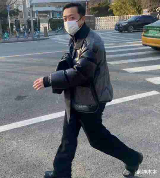 杨幂参加春晚彩排！一身大牌穿搭超13万，跟魏大勋先后现身-第14张图片-九妖电影