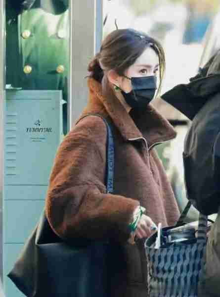 杨幂春晚联排后被骚扰？全身穿搭13万，无惧与魏大勋同台-第4张图片-九妖电影