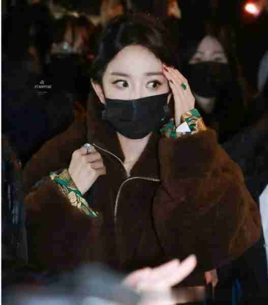 杨幂春晚联排后被骚扰？全身穿搭13万，无惧与魏大勋同台-第5张图片-九妖电影