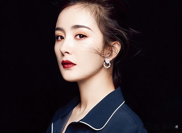 杨幂春晚联排后被骚扰？全身穿搭13万，无惧与魏大勋同台-第9张图片-九妖电影