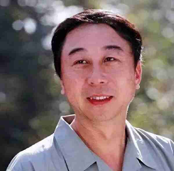 杨松：春晚搭档冯巩一夜爆红，两年后，为了30万锒铛入狱-第3张图片-九妖电影