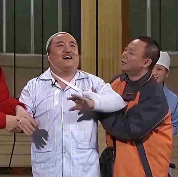 杨松：春晚搭档冯巩一夜爆红，两年后，为了30万锒铛入狱-第7张图片-九妖电影