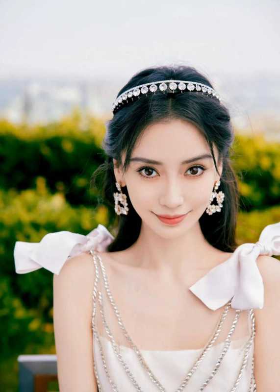 杨颖全面复出！将官宣3个顶奢代言，BV在争取她，参加跨年晚会-第2张图片-九妖电影