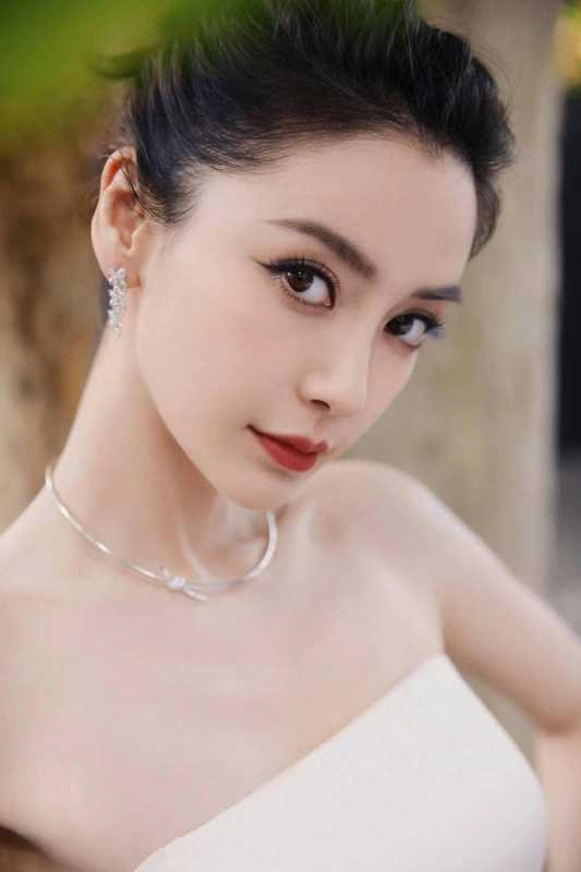 杨颖全面复出！将官宣3个顶奢代言，BV在争取她，参加跨年晚会-第3张图片-九妖电影