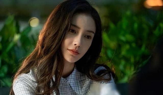杨颖李晨恋情曝光！粉丝狂喷跑男，同事变情人引热议！-第3张图片-九妖电影