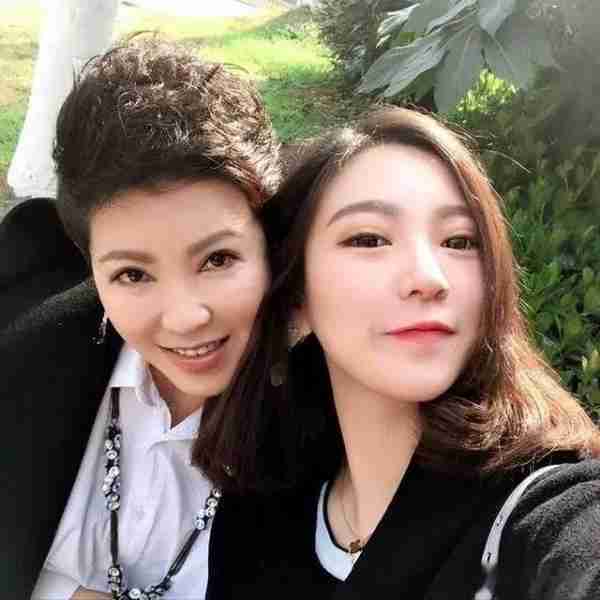 杭天琪：22岁成为国家一级演员，9次上春晚，却被老外骗财又骗色-第4张图片-九妖电影