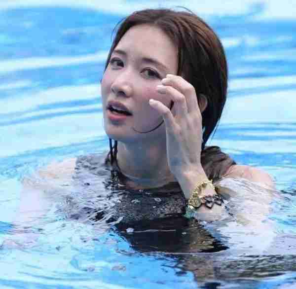 林志玲泳池综艺节目绝美瞬间-第2张图片-九妖电影