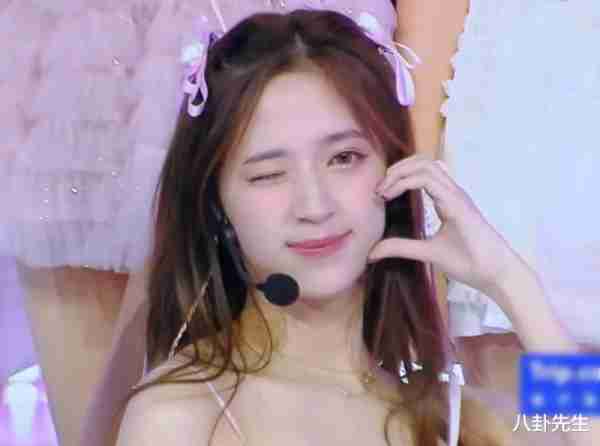 欧阳娜娜妹妹参加海外选秀，唱跳水平被吐槽，却获导师王嘉尔好评-第1张图片-九妖电影