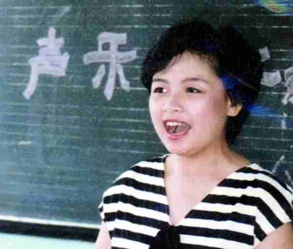 歌手李琼：1999年登上春晚，凭借《山路十八弯》走红，现状如何？-第5张图片-九妖电影