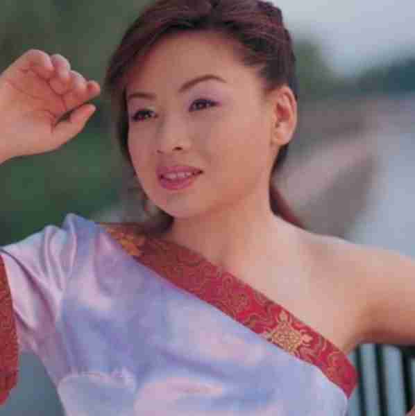 歌手李琼：1999年登上春晚，凭借《山路十八弯》走红，现状如何？-第17张图片-九妖电影
