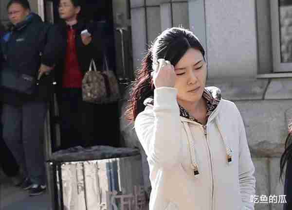 歌手罗菲：多次登上春晚，为了钱成高官情妇，33岁沦为阶下囚-第13张图片-九妖电影