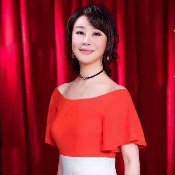 民歌女王：9登春晚，被人造谣恋上大37岁上司，今47岁仍孑然一身-第24张图片-九妖电影