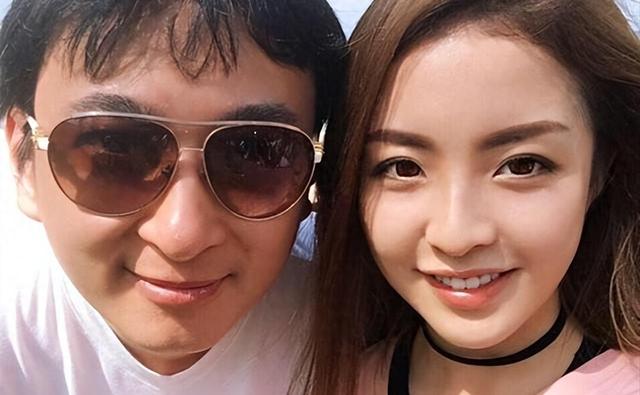 真邋遢！王思聪日本旅游，仨美女相伴身材发福，头发凌乱打着哈欠-第2张图片-九妖电影