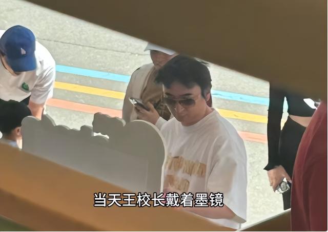 真邋遢！王思聪日本旅游，仨美女相伴身材发福，头发凌乱打着哈欠_1-第3张图片-九妖电影