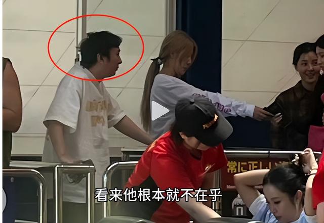 真邋遢！王思聪日本旅游，仨美女相伴身材发福，头发凌乱打着哈欠_1-第5张图片-九妖电影