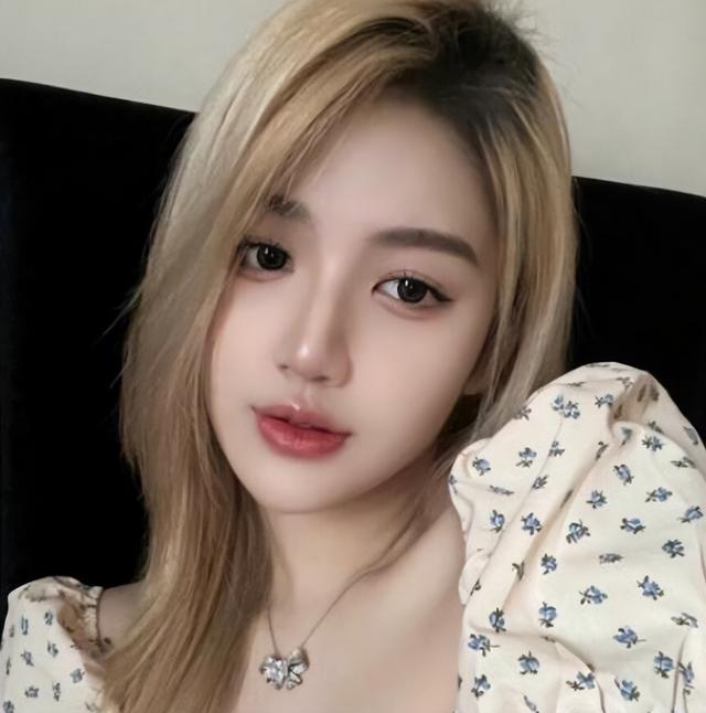 真邋遢！王思聪日本旅游，仨美女相伴身材发福，头发凌乱打着哈欠_1-第9张图片-九妖电影