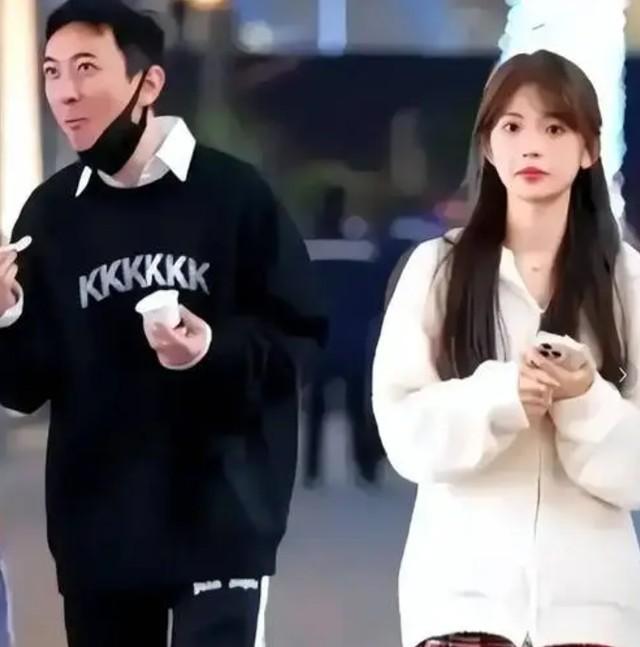 真邋遢！王思聪日本旅游，仨美女相伴身材发福，头发凌乱打着哈欠_1-第16张图片-九妖电影