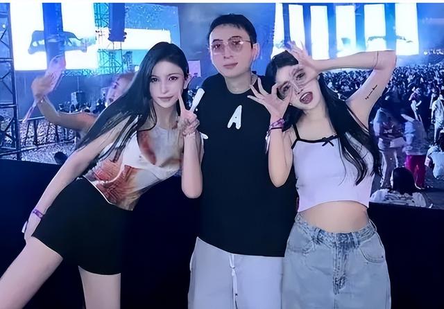 真邋遢！王思聪日本旅游，仨美女相伴身材发福，头发凌乱打着哈欠_1-第23张图片-九妖电影