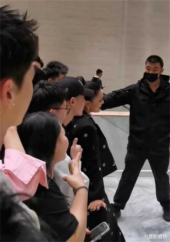 江映蓉盛典现场再唱经典曲目，网友：怀念有她的跨年晚会-第3张图片-九妖电影
