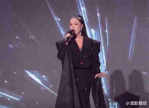 江映蓉盛典现场再唱经典曲目，网友：怀念有她的跨年晚会-第5张图片-九妖电影