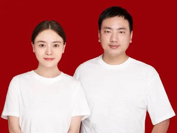 海来阿木：20岁离异丧女，25岁出道，31岁登春晚，再婚后终获幸福-第26张图片-九妖电影