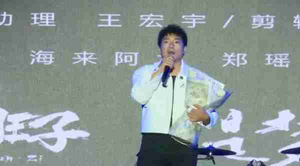 海来阿木：25岁出道，31岁登上春晚，离异又丧女，再婚后终获幸福-第8张图片-九妖电影