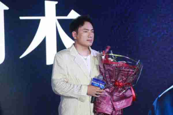 海来阿木：25岁出道，31岁登上春晚，离异又丧女，再婚后终获幸福-第30张图片-九妖电影