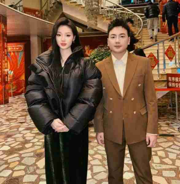 海来阿木：25岁出道，31岁登上春晚，离异又丧女，再婚后终获幸福-第55张图片-九妖电影