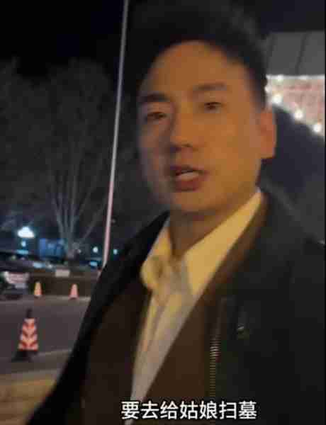 海来阿木：30岁登春晚，演出结束给女儿扫墓，是好歌手也是好爸爸_1-第3张图片-九妖电影