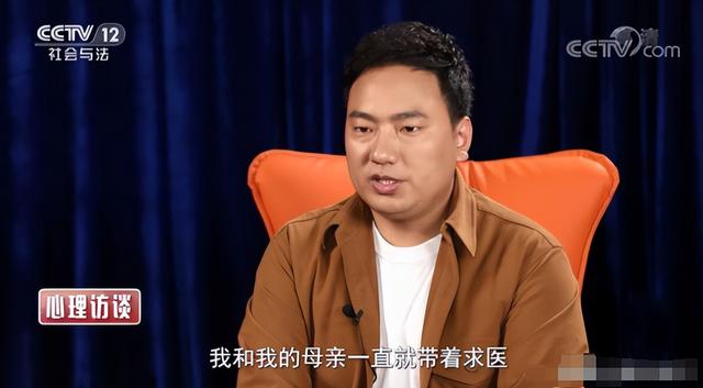 海来阿木：30岁登春晚，演出结束给女儿扫墓，是好歌手也是好爸爸_1-第11张图片-九妖电影