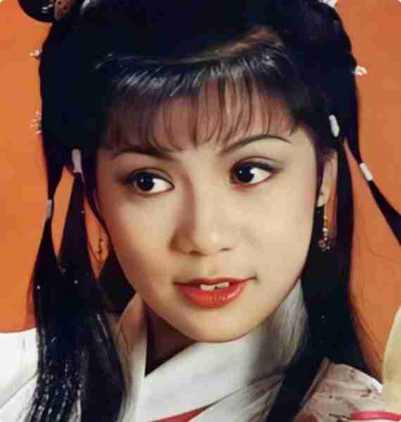 挤眉弄眼、嘴巴歪，却非要尬演“黄蓉”，内娱审美降级好严重-第14张图片-九妖电影